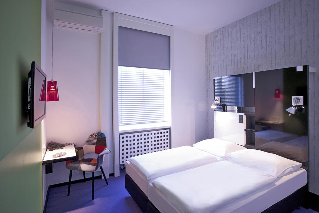 Hotel Cristall - Frankfurt City Frankfurt am Main Exterior photo