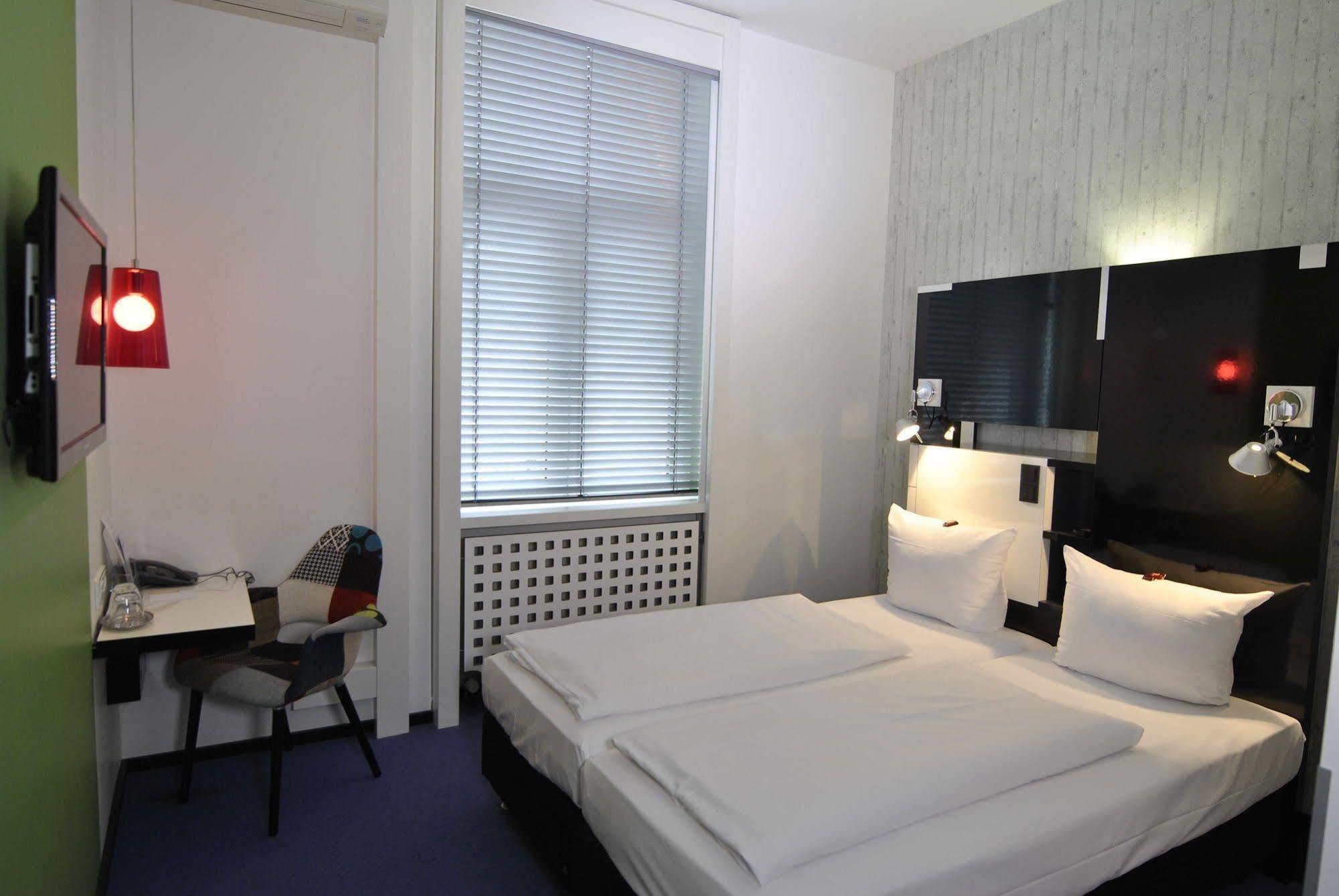 Hotel Cristall - Frankfurt City Frankfurt am Main Exterior photo